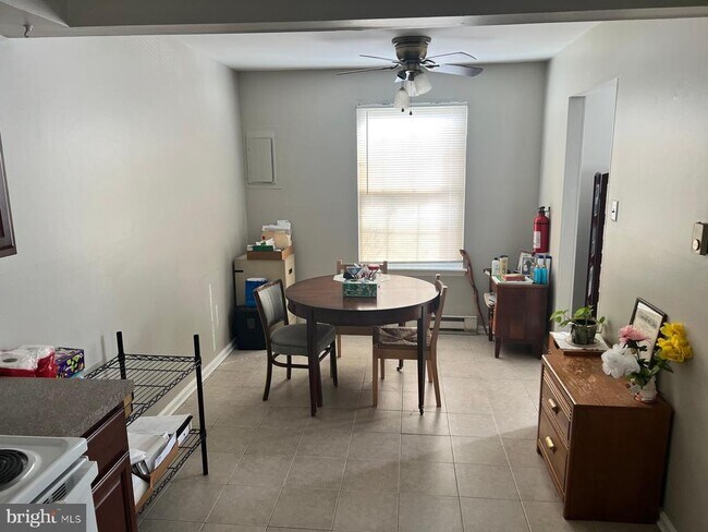 69 Hampshire Rd in Gloucester Township, NJ - Building Photo - Building Photo