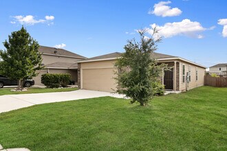 10719 Noble Canyon in San Antonio, TX - Building Photo - Building Photo