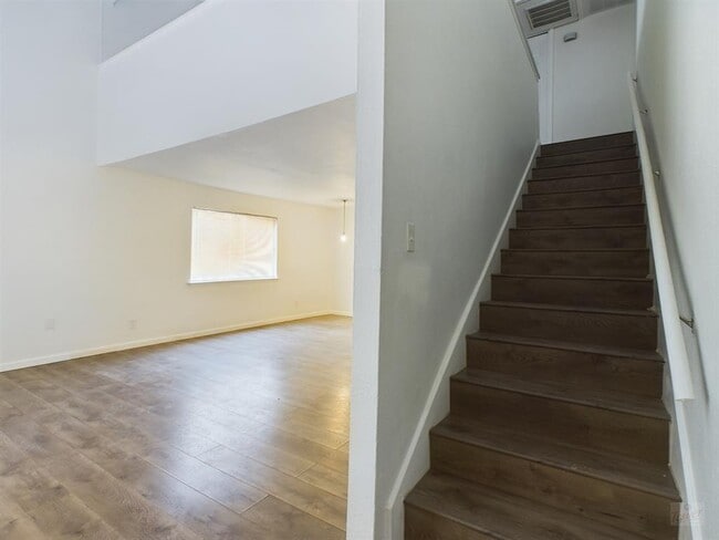 2124 Burton Dr in Austin, TX - Building Photo - Building Photo