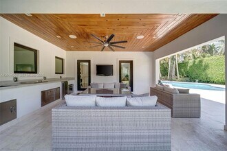 1117 Alfonso Ave in Coral Gables, FL - Foto de edificio - Building Photo