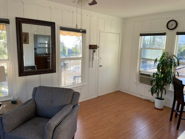 10514 Commerce Ave, Unit 10514