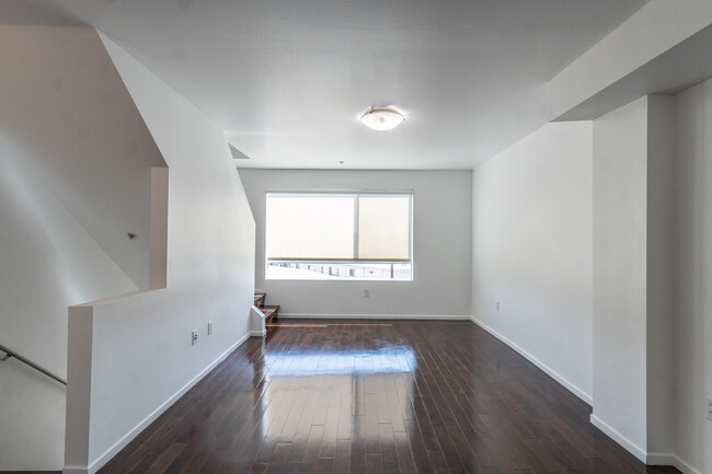 MV LOFTS in Los Angeles, CA - Building Photo - Interior Photo