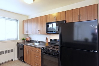 Towne House Apartments in Lancaster, PA - Building Photo - Interior Photo