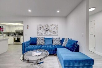 543 SE Greenway Terrace in Port St. Lucie, FL - Building Photo - Building Photo