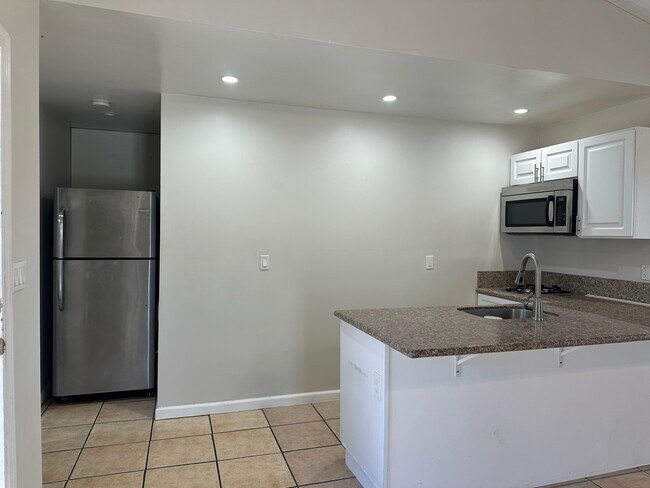 11175 S Manhattan Pl in Los Angeles, CA - Building Photo - Building Photo
