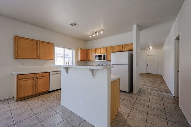 11827 W Roanoke Ave in Avondale, AZ - Building Photo - Building Photo