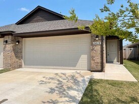2428 Northcreek Ln in Oklahoma City, OK - Building Photo