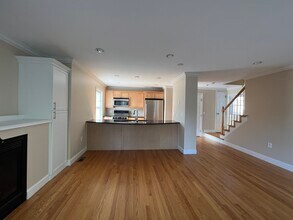 11 Whitney St in Chestnut Hill, MA - Building Photo - Building Photo