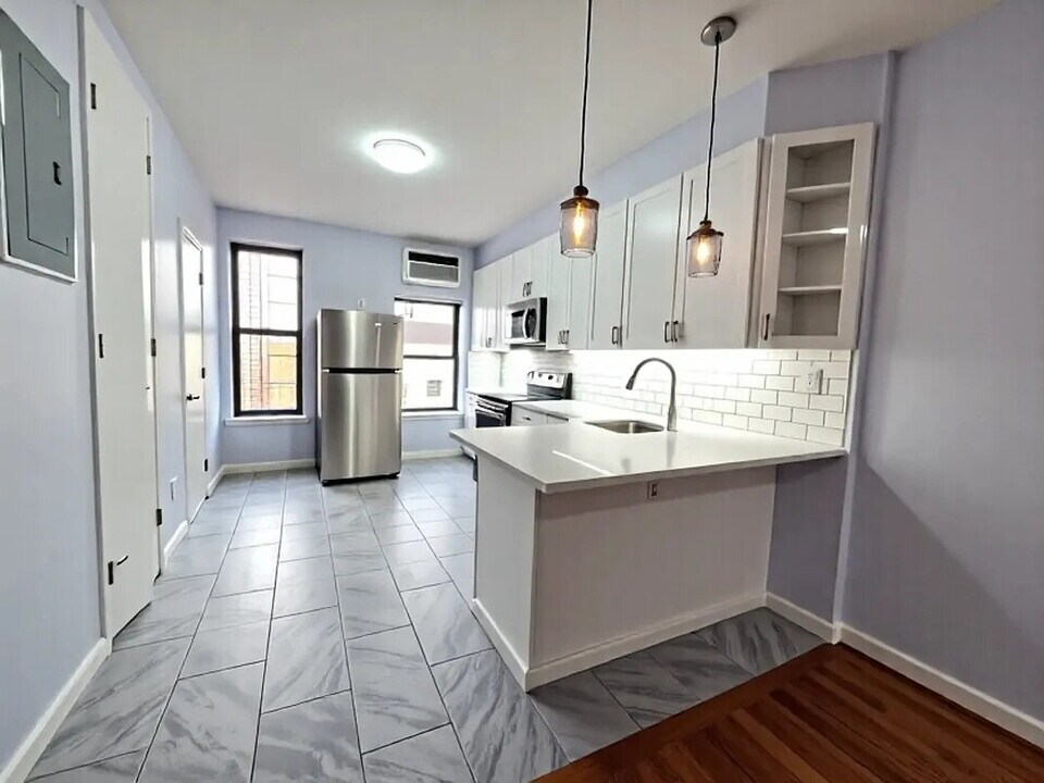 85 Beadel St in Brooklyn, NY - Building Photo