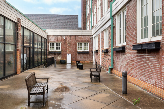 Franklin School Apartments - 55 Years + in St. Louis, MO - Building Photo - Interior Photo