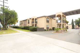 South Bay Towers Apartments in Chula Vista, CA - Building Photo - Building Photo