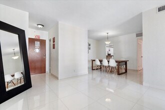 3801 S Ocean Dr in Hollywood, FL - Building Photo - Building Photo