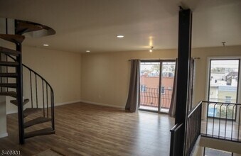 59 Wilson Ave, Unit 1 in Newark, NJ - Building Photo - Building Photo