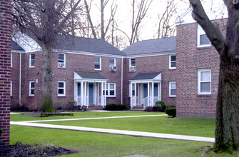 Greylock Apartments in Nutley, NJ - Building Photo - Building Photo