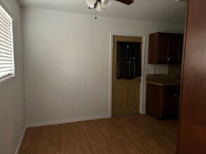 537 W Morton Ave in Porterville, CA - Foto de edificio - Building Photo