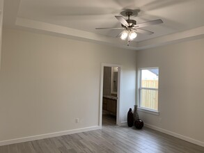 1409 Los Estribos Dr in Laredo, TX - Building Photo - Building Photo