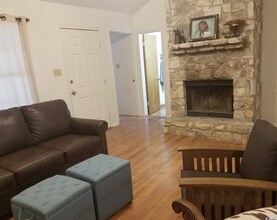 135 Bluebonnet Cir in Boerne, TX - Building Photo - Building Photo