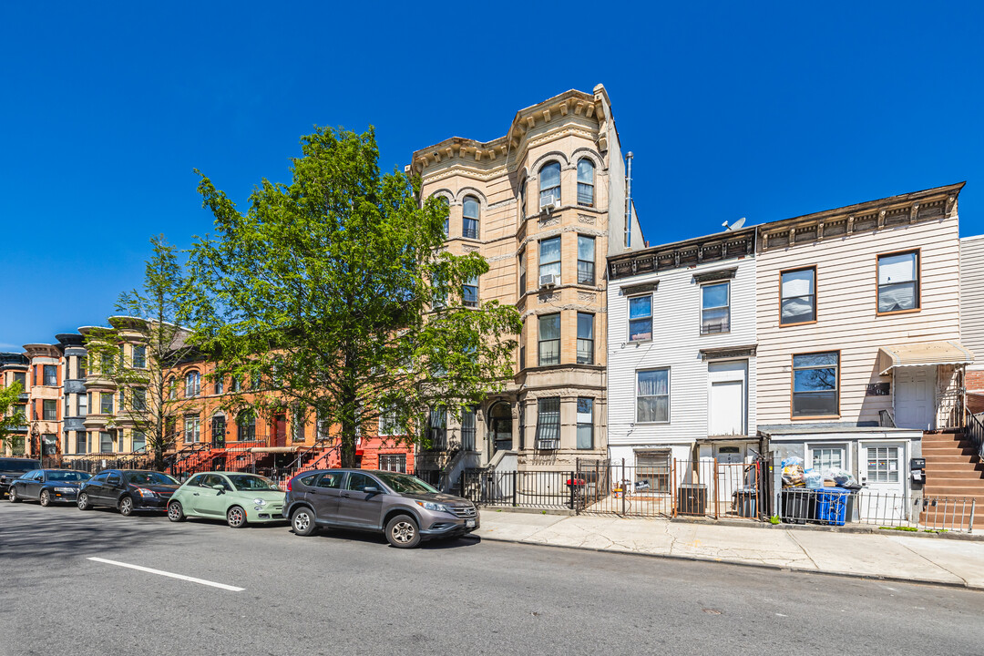 1003 Lafayette Ave in Brooklyn, NY - Foto de edificio