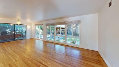 2018 Queens Ln in San Mateo, CA - Building Photo - Building Photo