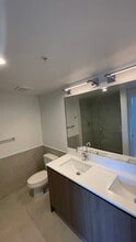 2448 NE 184th St, Unit B7 in North Miami Beach, FL - Building Photo - Building Photo