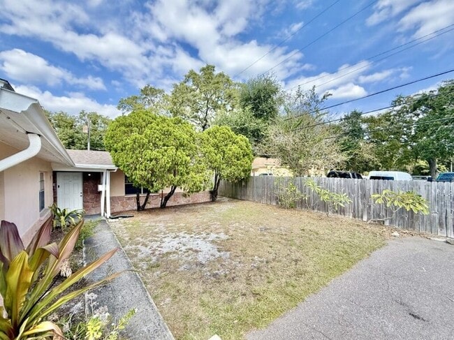 972 San Christopher Dr in Dunedin, FL - Building Photo - Building Photo