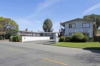 Taylor Terrace in Sacramento, CA - Building Photo - Building Photo