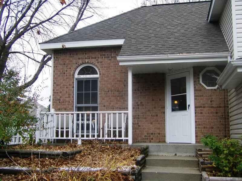 8782 Hawthorne Dr in Eden Prairie, MN - Building Photo