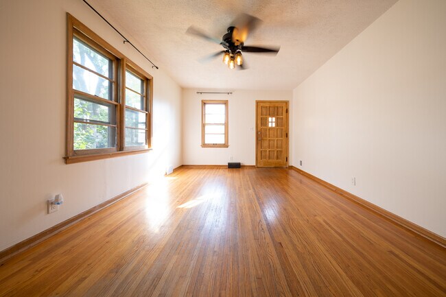3950 Hubbard Ave N in Minneapolis, MN - Building Photo - Building Photo
