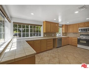 5504 Tyrone Ave in Los Angeles, CA - Building Photo - Building Photo