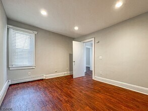 14 W Somerset St in Raritan, NJ - Building Photo - Building Photo