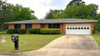 1805 Waterloo Ave in Denison, TX - Building Photo