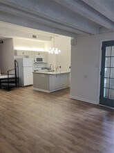 5914 Lago Vista Way in Lago Vista, TX - Building Photo - Building Photo