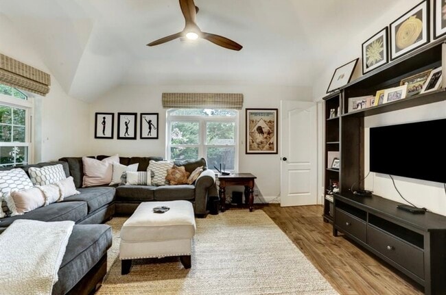 5523 Island Breeze Dr