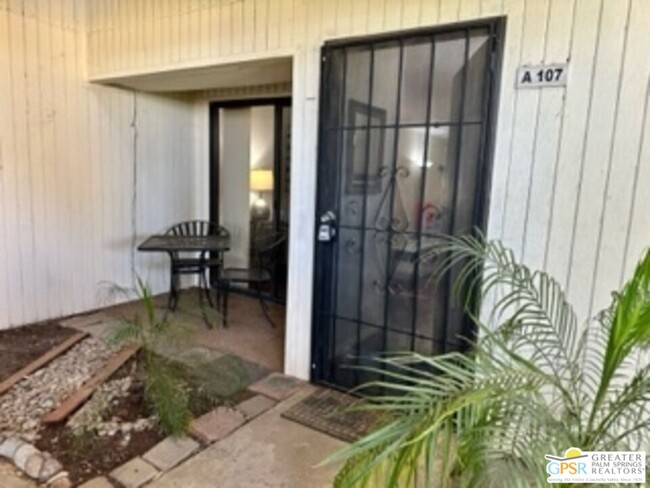property at 2810 N Arcadia Ct