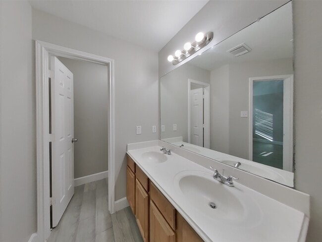 property at 19111 Deep S Ct