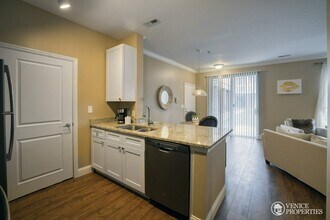 1766 Drayton Park Ct in Columbus, OH - Building Photo - Building Photo