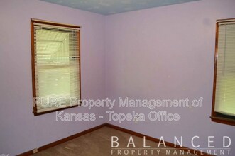1743 SW Mission Ave in Topeka, KS - Building Photo - Building Photo