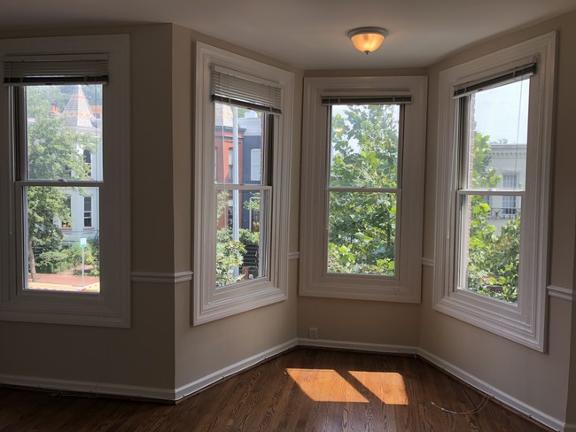 427 7th St SE, Unit 2 in Washington, DC - Building Photo - Building Photo