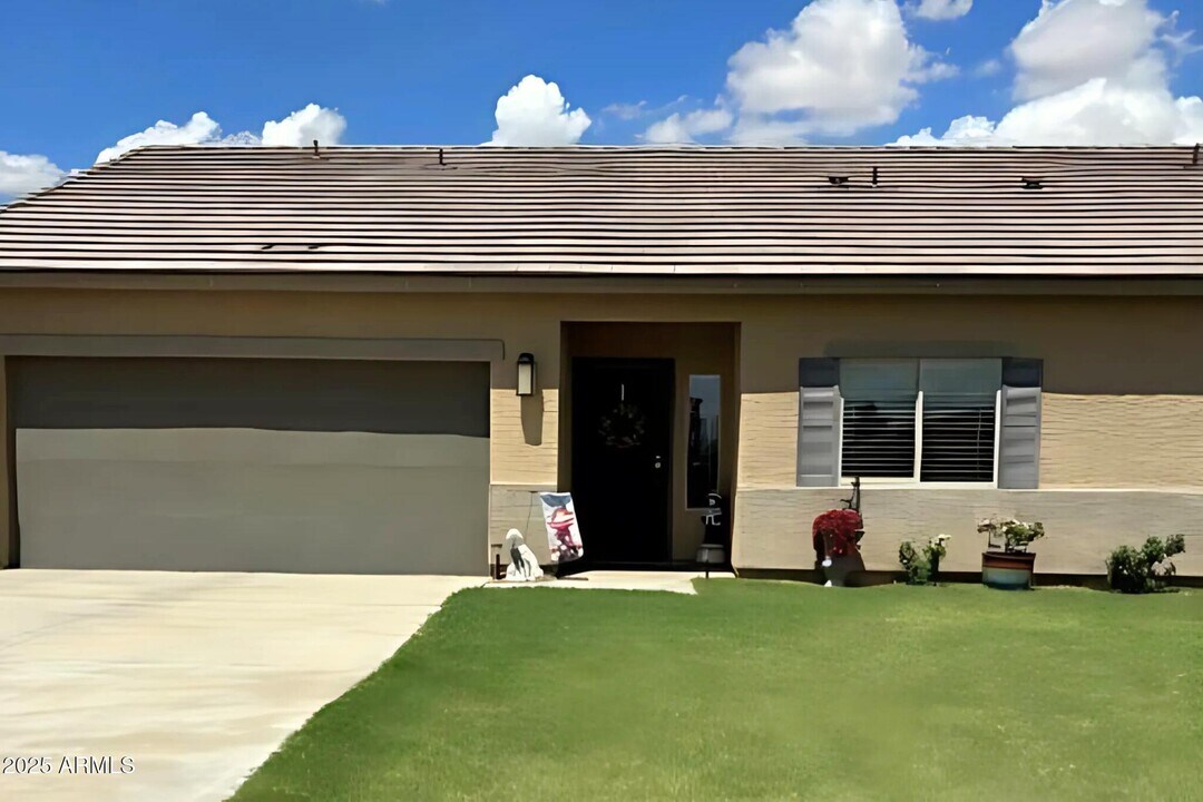 10997 Cambria Cir in Arizona City, AZ - Building Photo