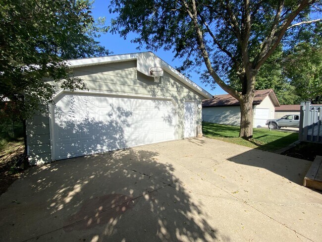 4523 21st Ave NW in Rochester, MN - Building Photo - Building Photo