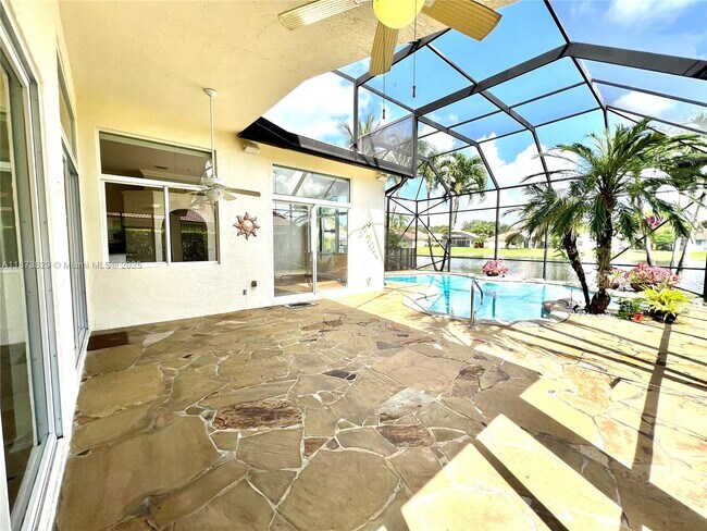 2791 Oakbrook Manor in Weston, FL - Building Photo - Building Photo