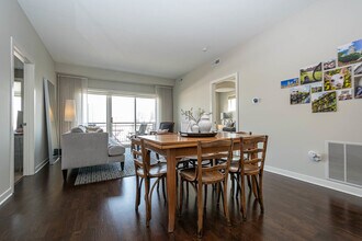 5858 N Broadway in Chicago, IL - Building Photo - Building Photo