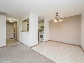 1800 Huntington Blvd in Hoffman Estates, IL - Building Photo - Building Photo