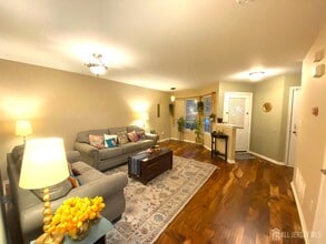 228 Hawthorne Rd in North Brunswick, NJ - Building Photo - Building Photo