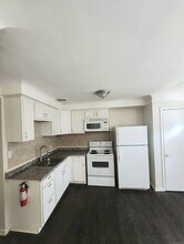 2056-2072 Lafayette Blvd in Lincoln Park, MI - Building Photo - Building Photo