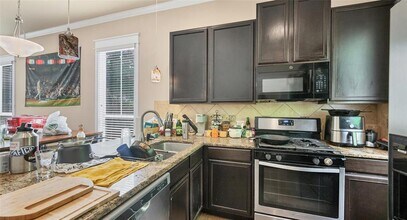 507 W N Loop Blvd in Austin, TX - Building Photo - Building Photo