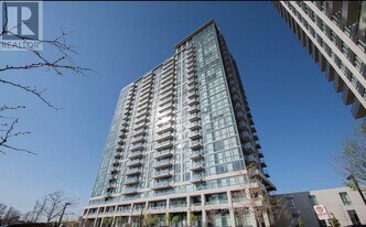 339 Rathburn Rd W in Mississauga, ON - Building Photo