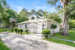 105 Livingston Ct in Bessemer, AL - Building Photo