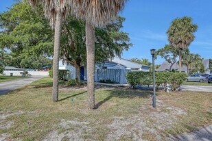 241 NW 15th St in Boca Raton, FL - Building Photo