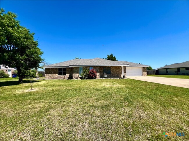 131 Meadow Valley Loop in Jarrell, TX - Foto de edificio - Building Photo